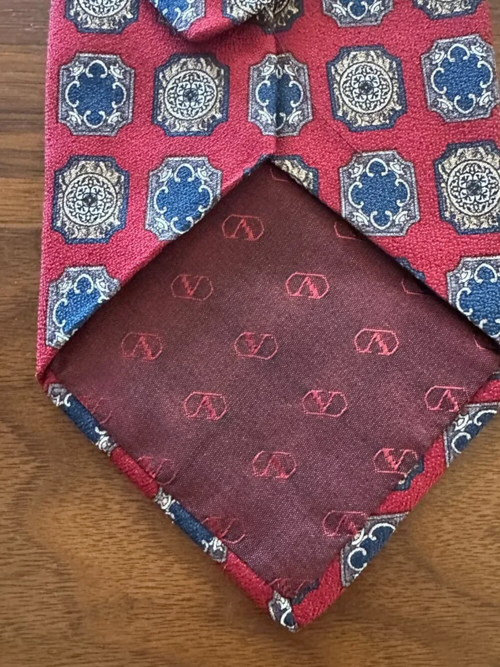 Valentino Garavani Red Navy Gold Geometric Medallion Tie
